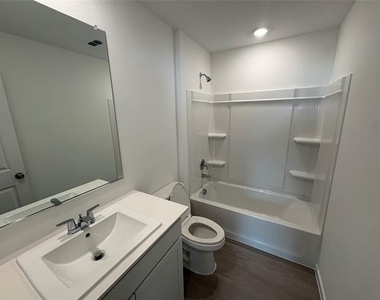 1633 Limpkin Drive - Photo Thumbnail 10
