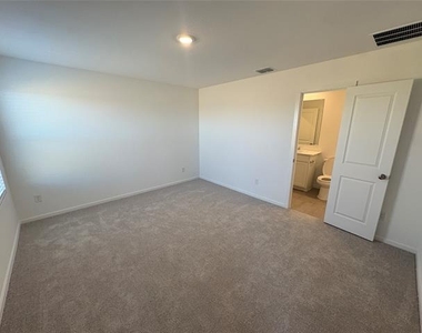 1633 Limpkin Drive - Photo Thumbnail 8