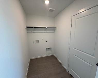 1633 Limpkin Drive - Photo Thumbnail 21