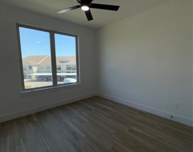 5632 Mesa Circle - Photo Thumbnail 11