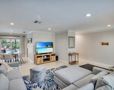 2750 Se 4th Street - Photo Thumbnail 8