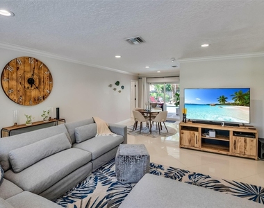 2750 Se 4th Street - Photo Thumbnail 10