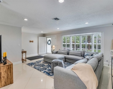 2750 Se 4th Street - Photo Thumbnail 7