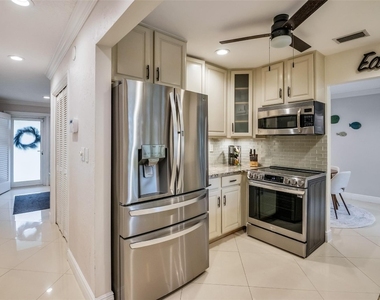 2750 Se 4th Street - Photo Thumbnail 16