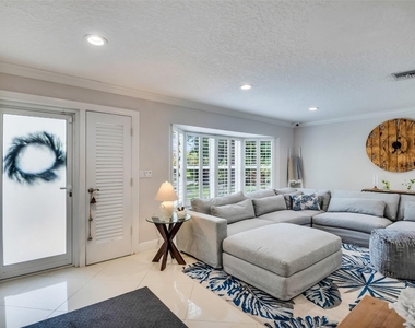 2750 Se 4th Street - Photo Thumbnail 6