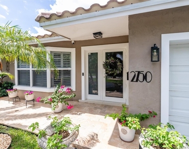 2750 Se 4th Street - Photo Thumbnail 5