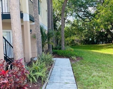 815 W Boynton Beach Boulevard - Photo Thumbnail 2