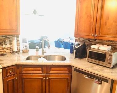 815 W Boynton Beach Boulevard - Photo Thumbnail 9