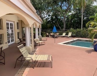815 W Boynton Beach Boulevard - Photo Thumbnail 12