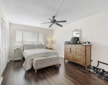 125 Shore Court - Photo Thumbnail 1