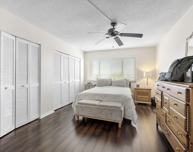 125 Shore Court - Photo Thumbnail 2