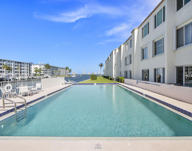 125 Shore Court - Photo Thumbnail 12