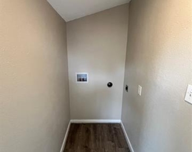 6415 Godfrey Avenue - Photo Thumbnail 12