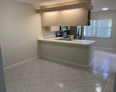 43 Essex Court - Photo Thumbnail 2