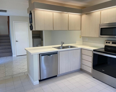 43 Essex Court - Photo Thumbnail 3