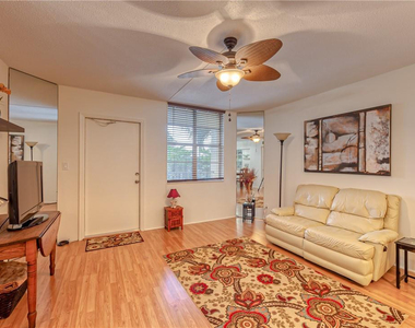 2400 Ne 10th Street - Photo Thumbnail 3