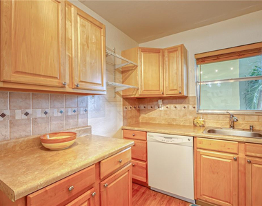 2400 Ne 10th Street - Photo Thumbnail 11