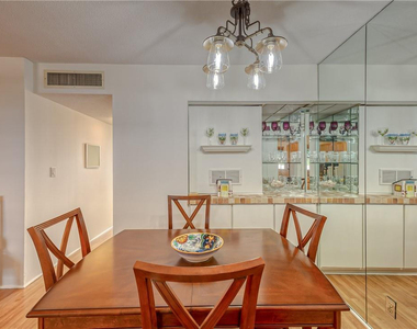 2400 Ne 10th Street - Photo Thumbnail 7