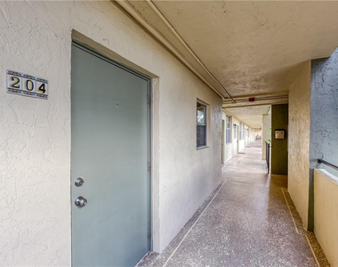 2400 Ne 10th Street - Photo Thumbnail 1