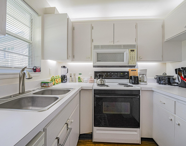 2800 Indian River Boulevard - Photo Thumbnail 4