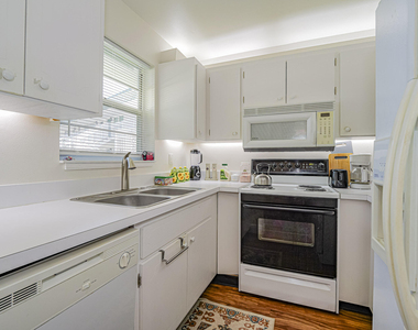 2800 Indian River Boulevard - Photo Thumbnail 3