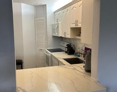 5300 Ne 24th Terrace - Photo Thumbnail 7