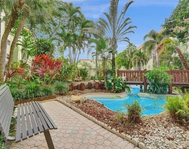 5300 Ne 24th Terrace - Photo Thumbnail 2