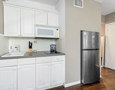 11863 Wimbledon Circle - Photo Thumbnail 2