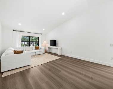 13105 Belhaven Court - Photo Thumbnail 17