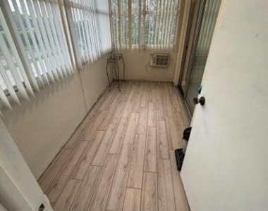 127 Flanders - Photo Thumbnail 20