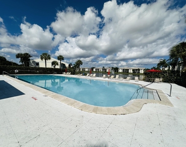 1110 Green Pine Boulevard - Photo Thumbnail 9