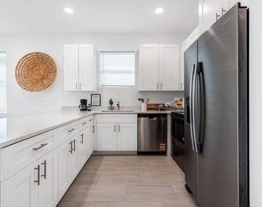 2615 Hiawatha Avenue - Photo Thumbnail 7