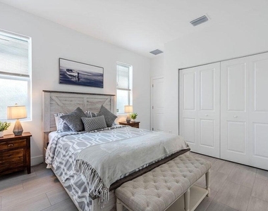 2615 Hiawatha Avenue - Photo Thumbnail 20