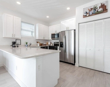 2615 Hiawatha Avenue - Photo Thumbnail 6