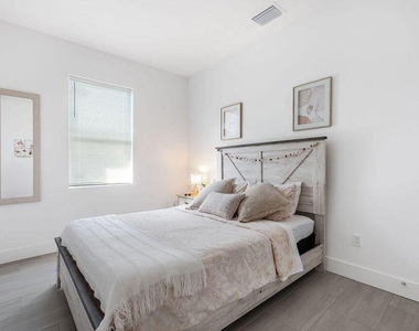 2615 Hiawatha Avenue - Photo Thumbnail 16