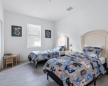 2615 Hiawatha Avenue - Photo Thumbnail 11