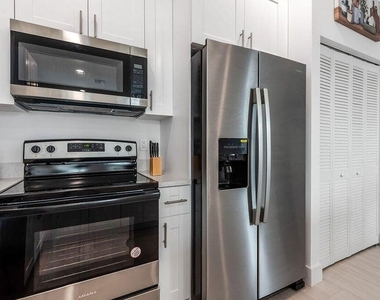 2615 Hiawatha Avenue - Photo Thumbnail 9