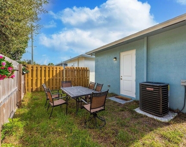 2615 Hiawatha Avenue - Photo Thumbnail 26