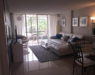 10 Royal Palm Way - Photo Thumbnail 9