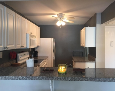 10 Royal Palm Way - Photo Thumbnail 2