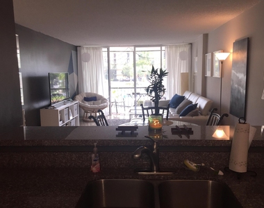 10 Royal Palm Way - Photo Thumbnail 7