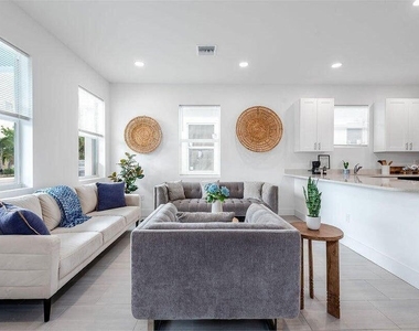 2689 Hiawatha Avenue - Photo Thumbnail 3