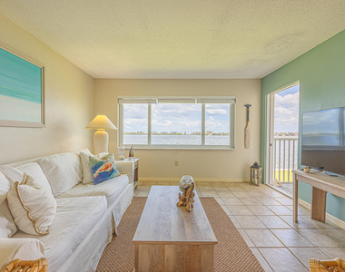 1516 S Lakeside Drive - Photo Thumbnail 2