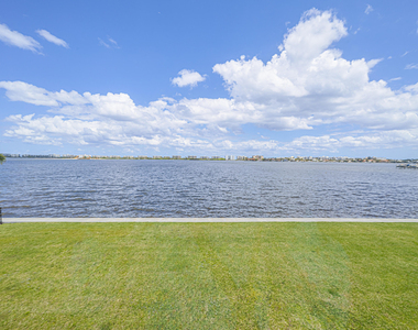 1516 S Lakeside Drive - Photo Thumbnail 18