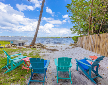 1516 S Lakeside Drive - Photo Thumbnail 15
