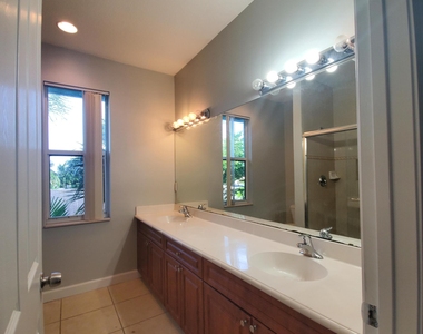 115 Akron Street - Photo Thumbnail 15