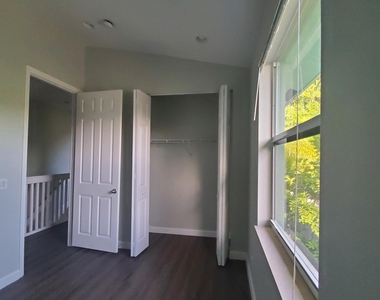 115 Akron Street - Photo Thumbnail 11