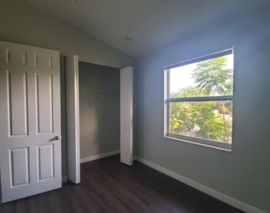 115 Akron Street - Photo Thumbnail 10