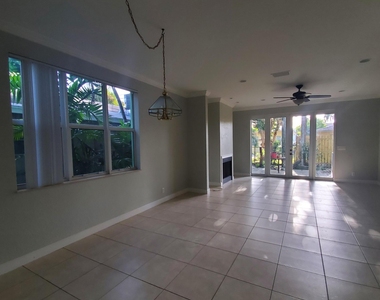 115 Akron Street - Photo Thumbnail 7