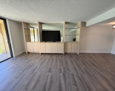 2786 Tennis Club Drive - Photo Thumbnail 4